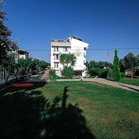Azalia Garden Hotel 4*